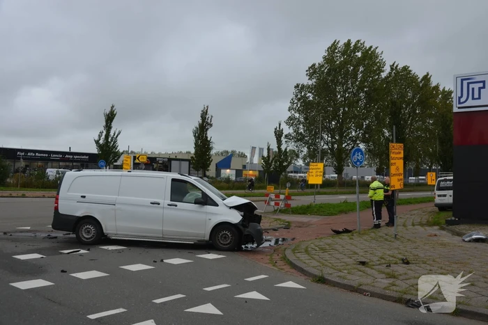 Gewonde bij ongeval tussen twee bestelbussen