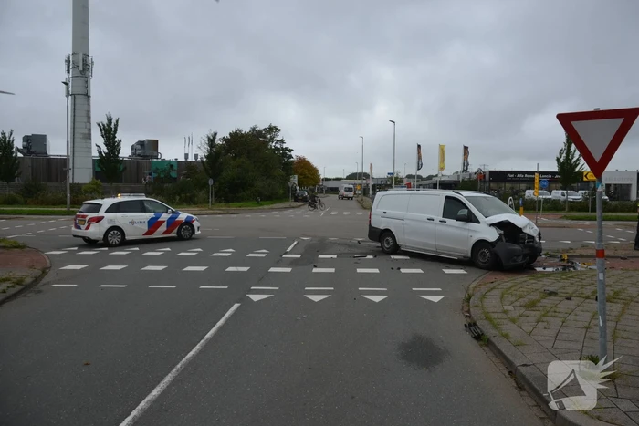 Gewonde bij ongeval tussen twee bestelbussen