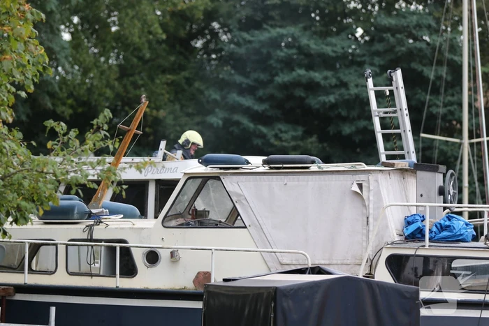 Motorjacht vat vlam tijdens werkzaamheden