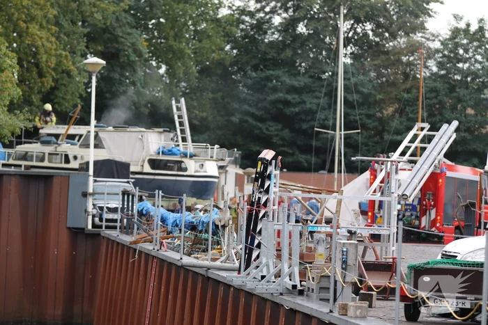 Motorjacht vat vlam tijdens werkzaamheden