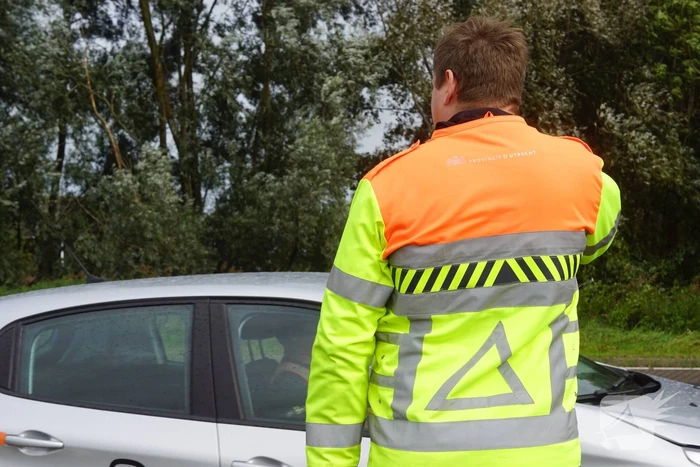 Automobilist botst tegen trailer van vrachtwagen