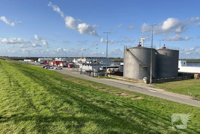 Meerdere personen te water na omslaan vaartuig