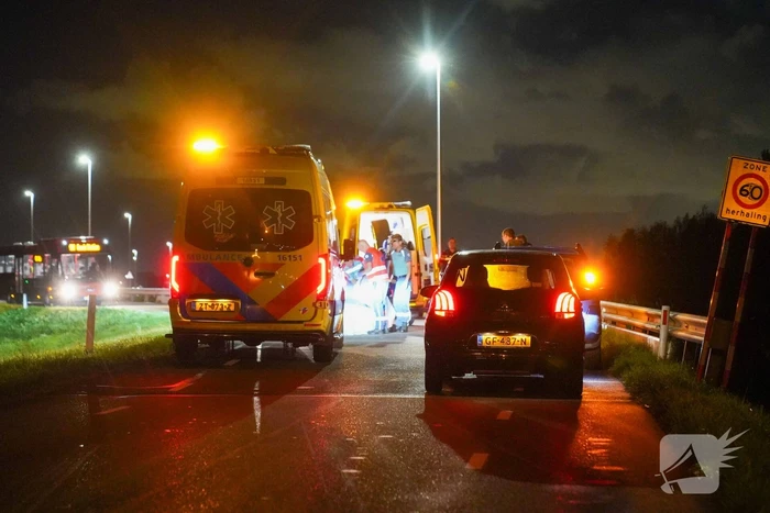 Motorrijder gaat onderuit en raakt gewond