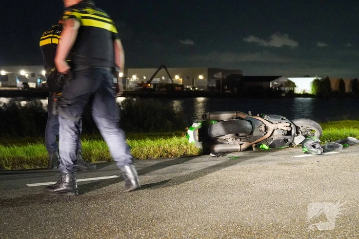 Motorrijder gaat onderuit en raakt gewond