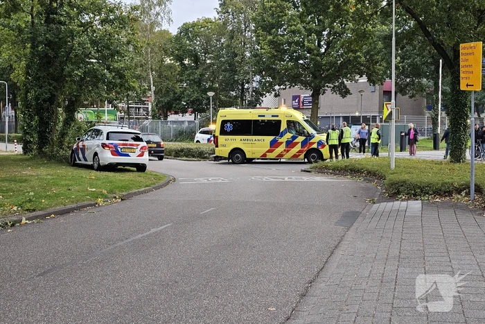 Scholier aangereden door afslaande auto