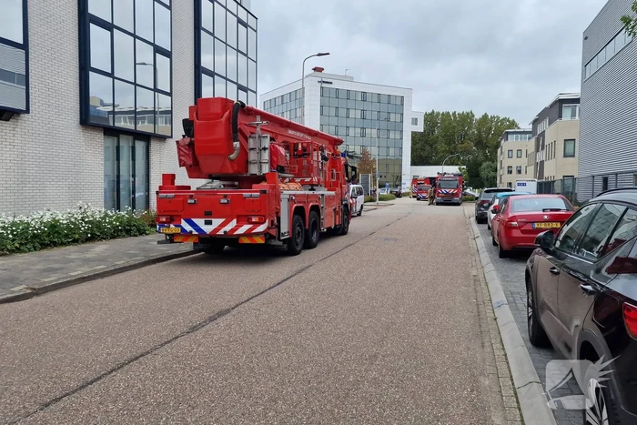 Kantoorgebouw ontruimd wegens brandlucht