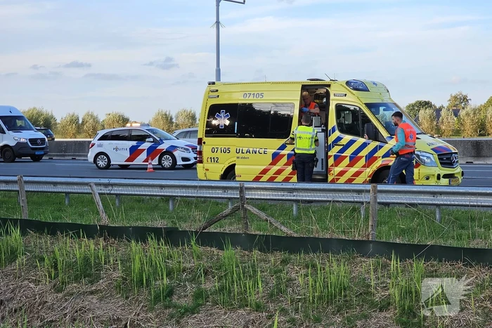 Flinke schade bij botsing tussen auto en bestelbus
