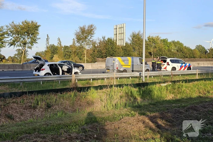 Flinke schade bij botsing tussen auto en bestelbus