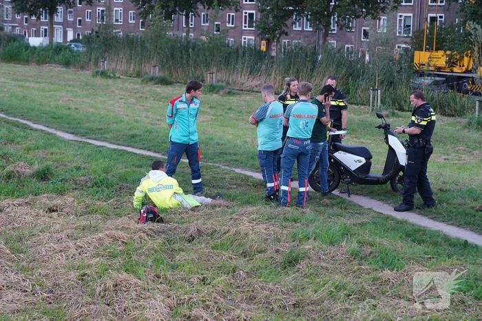 Scooterrijder gecontroleerd na val