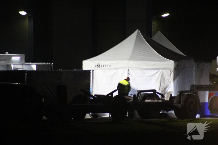 Grootschalig onderzoek naar aantreffen voertuig met stoffelijk overschot in kanaal