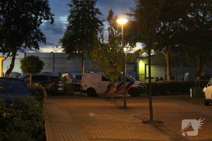 Grootschalig onderzoek naar aantreffen voertuig met stoffelijk overschot in kanaal
