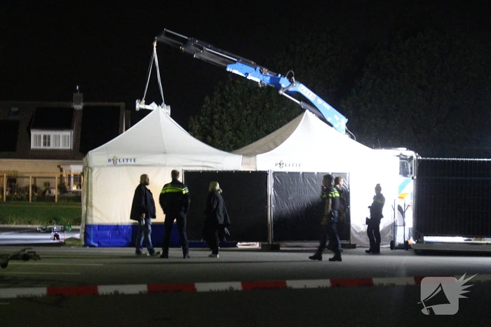 Grootschalig onderzoek naar aantreffen voertuig met stoffelijk overschot in kanaal