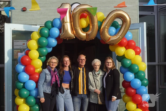 Lucas Bolsius opent feestweek vanwege 100-jarig bestaan Sint Josephschool