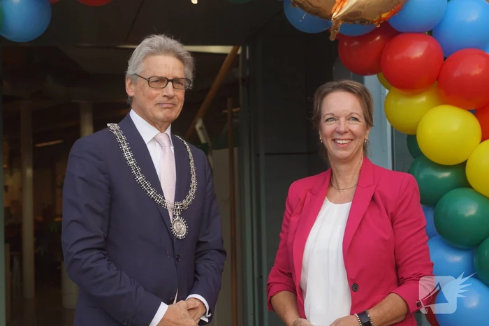 Lucas Bolsius opent feestweek vanwege 100-jarig bestaan Sint Josephschool