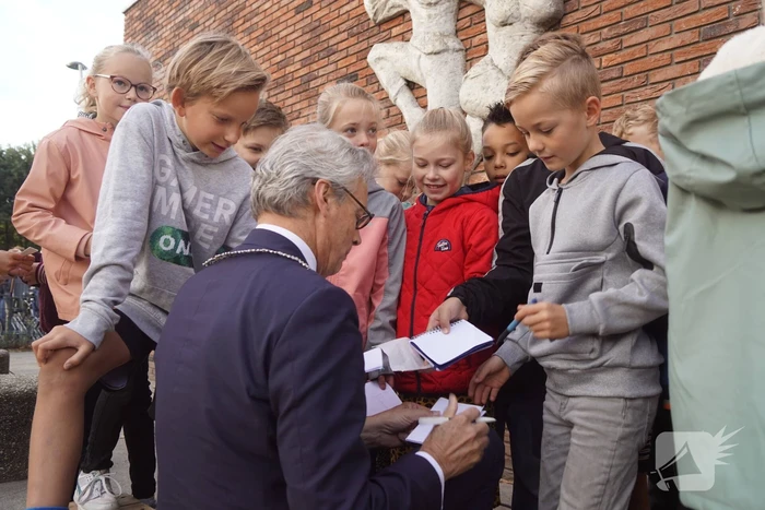 Lucas Bolsius opent feestweek vanwege 100-jarig bestaan Sint Josephschool