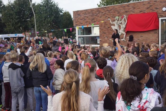 Lucas Bolsius opent feestweek vanwege 100-jarig bestaan Sint Josephschool