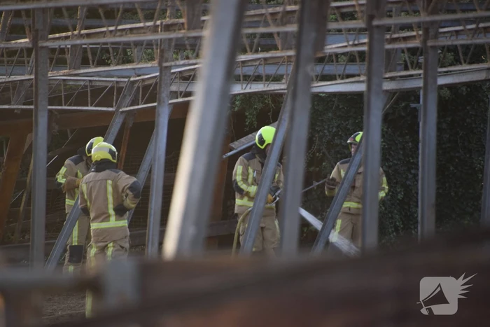 Brand in leegstaande kas snel geblust