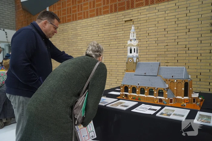 Nagebouwde Grote Kerk van Lego tentoongesteld