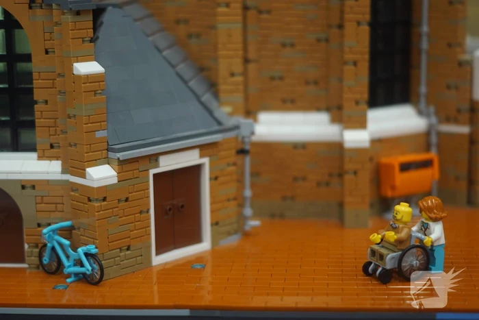 Nagebouwde Grote Kerk van Lego tentoongesteld