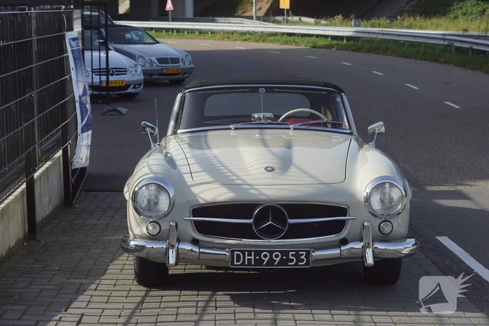 Beeldschone Mercedes-Benz voertuigen geparkeerd