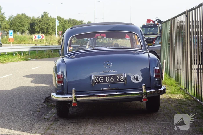 Beeldschone Mercedes-Benz voertuigen geparkeerd