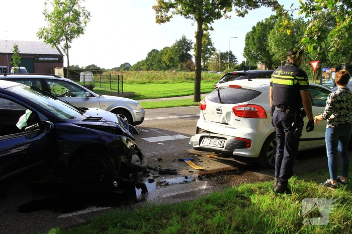 Gewonde en grote schade bij kettingbotsing