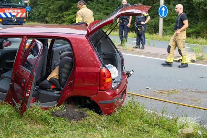 Twee kinderen gecontroleerd na aanrijding
