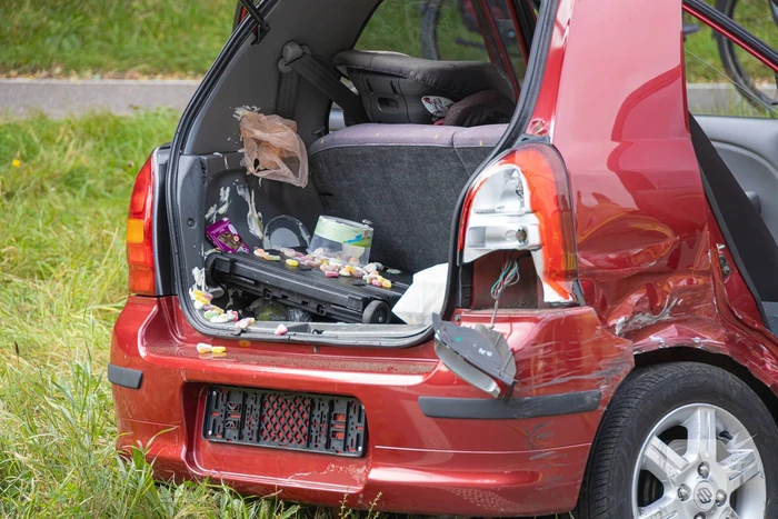 Twee kinderen gecontroleerd na aanrijding