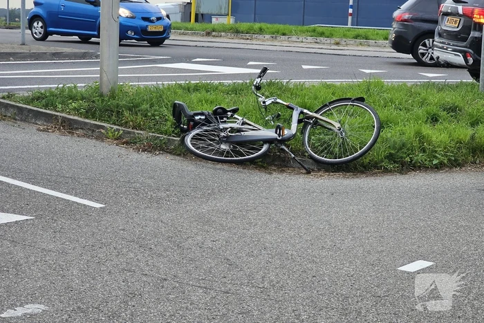 Fietser aangereden op rotonde