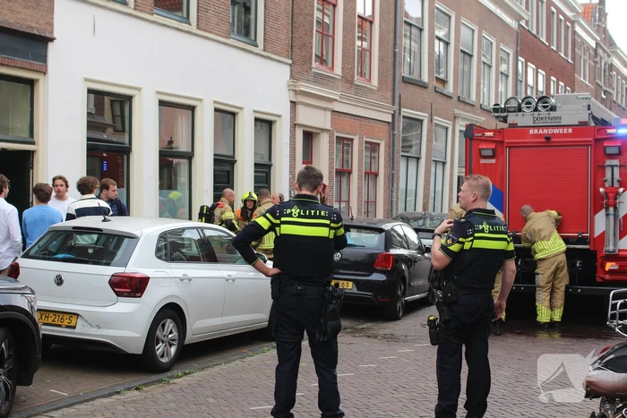 Dakbrand door wegbranden wespennest
