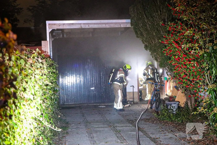 Flinke brand in garage van woning
