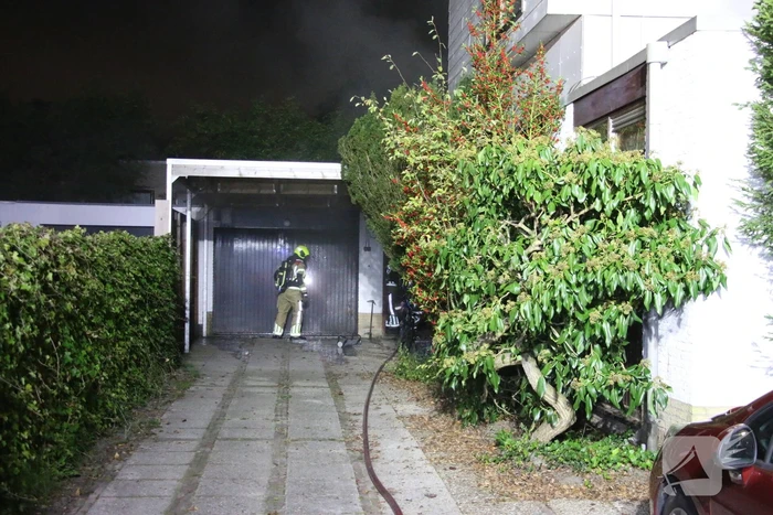 Flinke brand in garage van woning