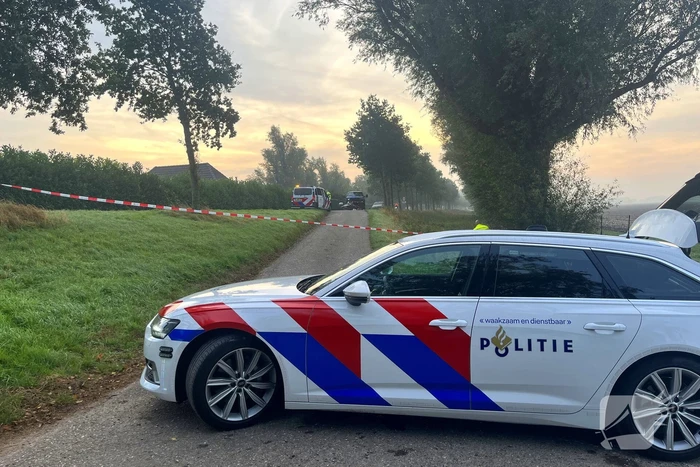 Automobilist rijdt scooterrijder frontaal aan