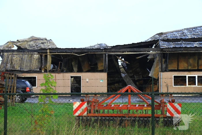 Enorme schade na uitslaande brand goed zichtbaar