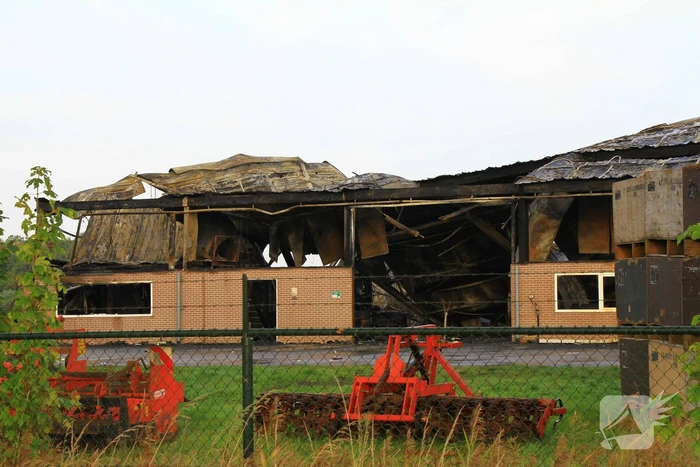 Enorme schade na uitslaande brand goed zichtbaar
