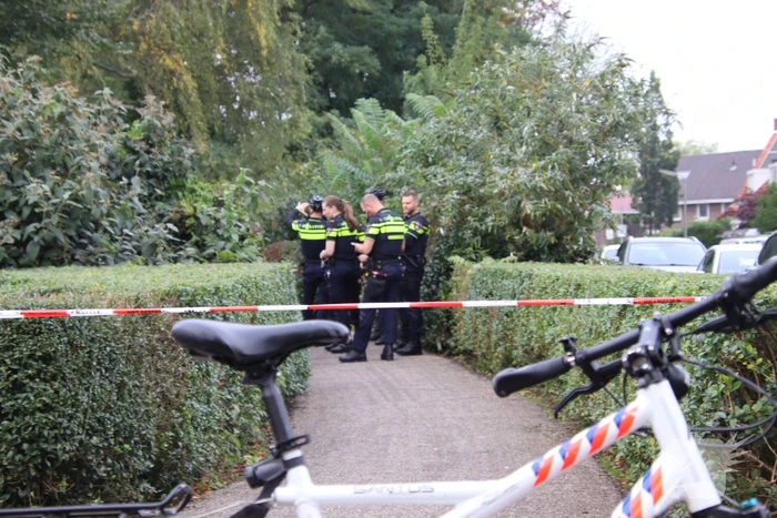 Politie treft vuurwapen in park aan