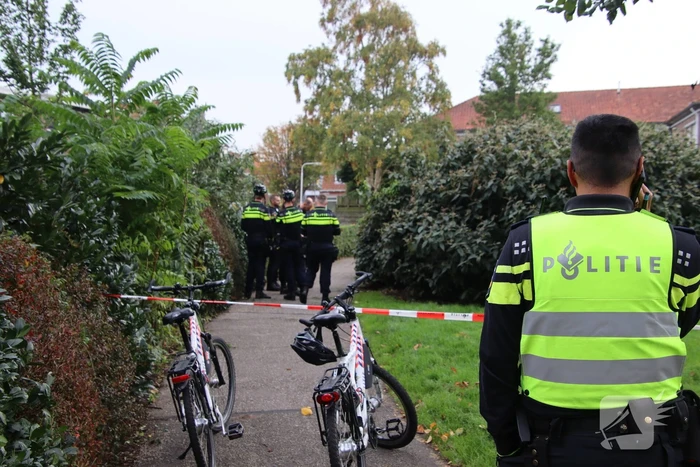 Politie treft vuurwapen in park aan