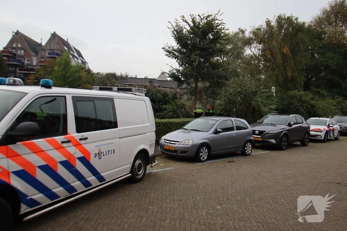 Politie treft vuurwapen in park aan