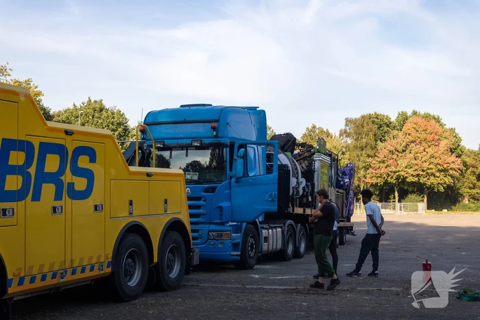 Startmotor van vrachtwagen vliegt in brand