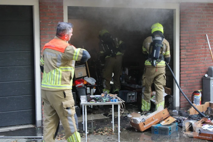 Brand in garagebox onder flatwoning