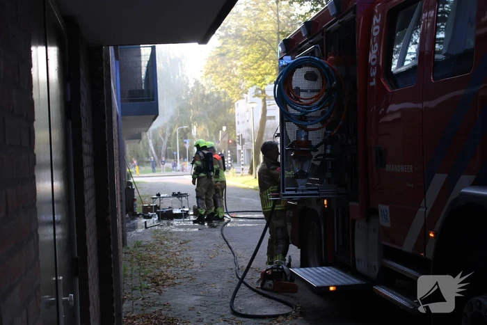 Brand in garagebox onder flatwoning