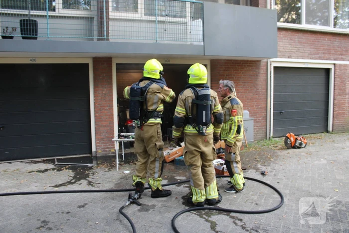 Brand in garagebox onder flatwoning