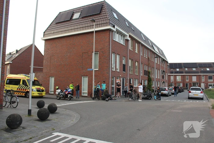 Twee opzittenden van scooter in botsing met automobilist