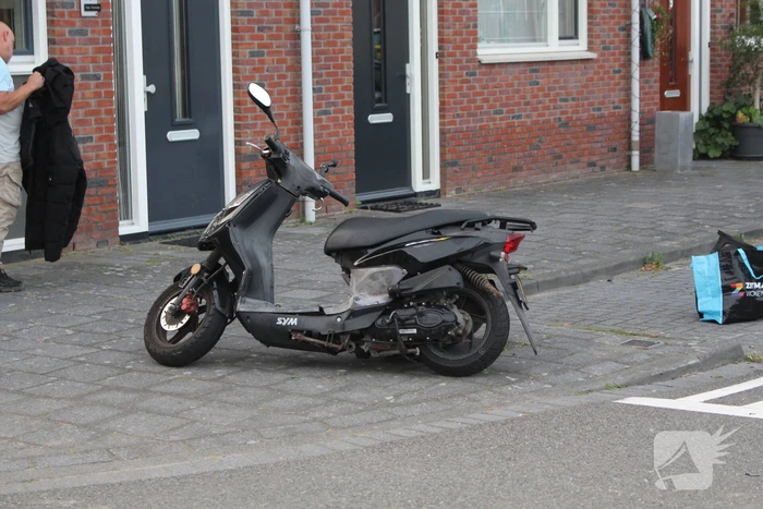 Twee opzittenden van scooter in botsing met automobilist