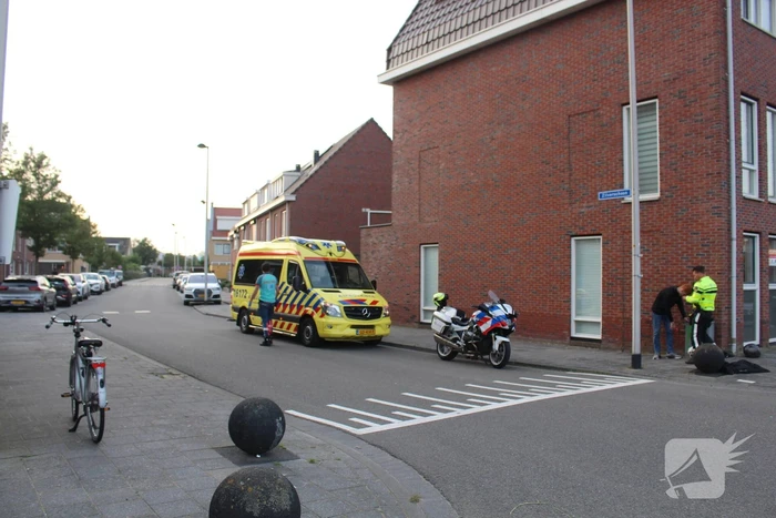 Twee opzittenden van scooter in botsing met automobilist