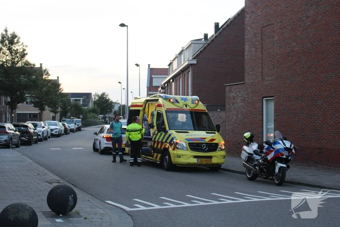Twee opzittenden van scooter in botsing met automobilist