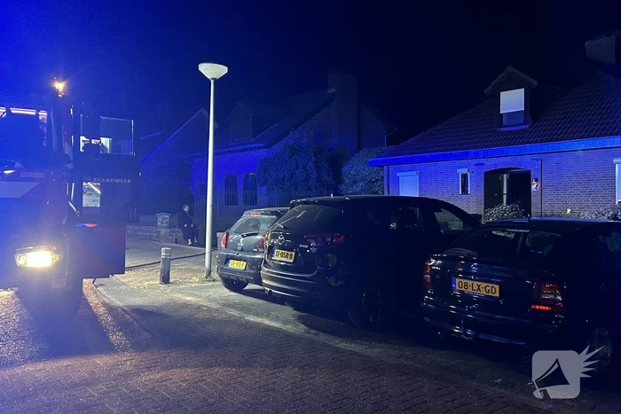 Brandweer blust brand in kelder