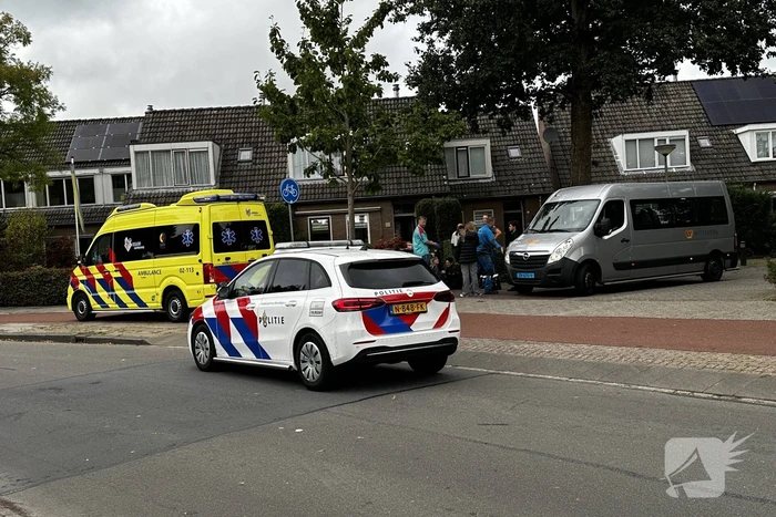 Longboarder gewond bij botsing met bestelbus