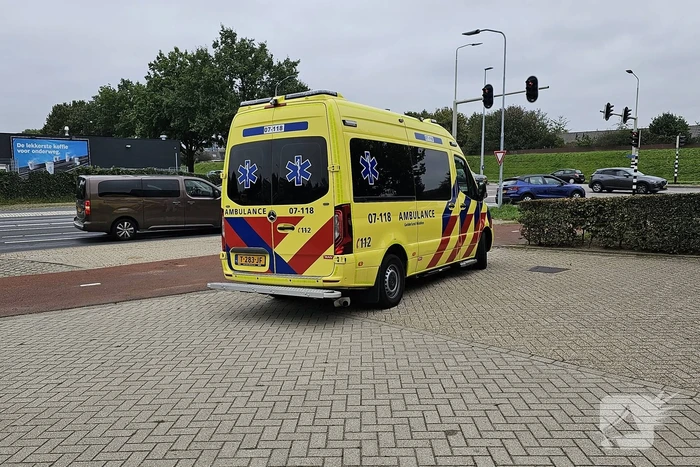 Drie voertuigen betrokken bij botsing voor brandweerkazerne