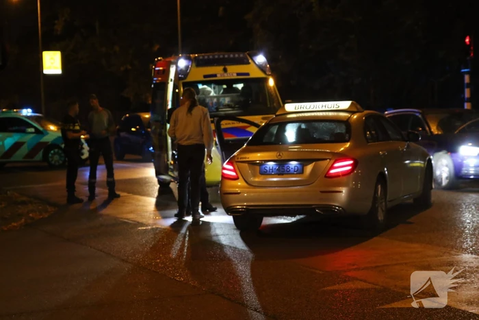 Fietser gewond bij aanrijding met taxi